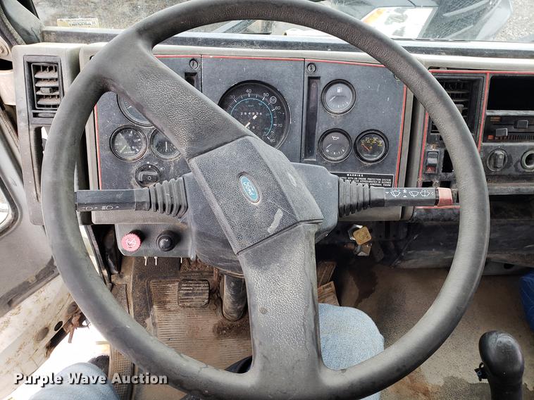 image for item AV9336 1986 Ford CF6000 box truck