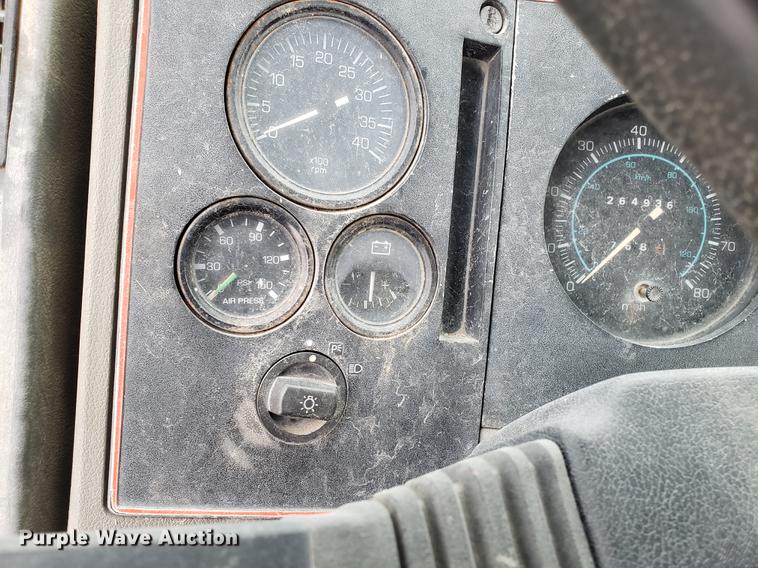 image for item AV9336 1986 Ford CF6000 box truck