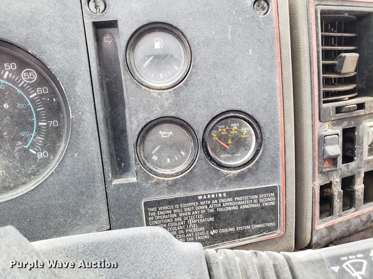 image for item AV9336 1986 Ford CF6000 box truck