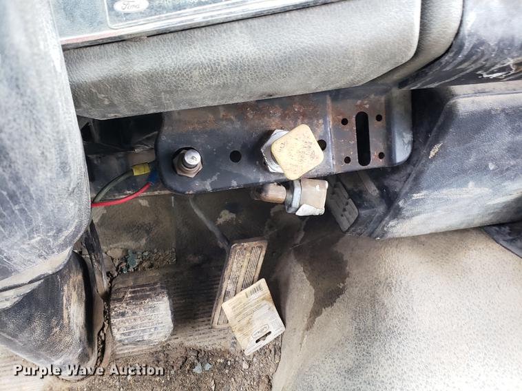 image for item AV9336 1986 Ford CF6000 box truck