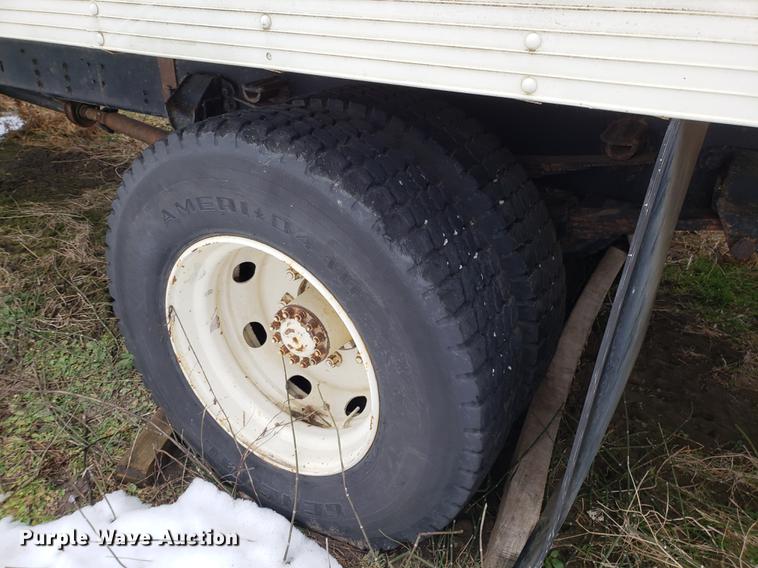 image for item AV9336 1986 Ford CF6000 box truck