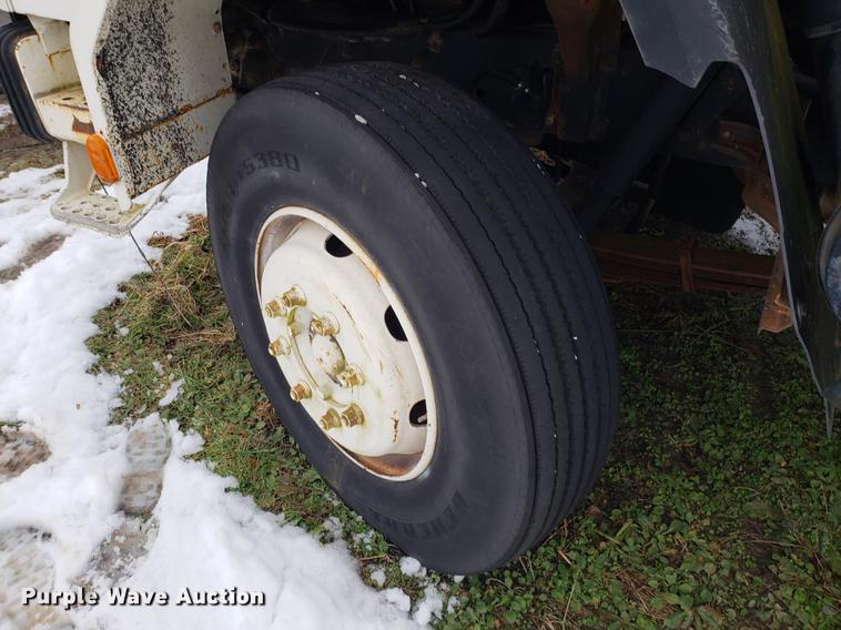 image for item AV9336 1986 Ford CF6000 box truck