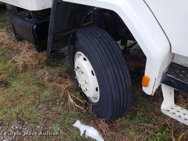 image for item AV9336 1986 Ford CF6000 box truck