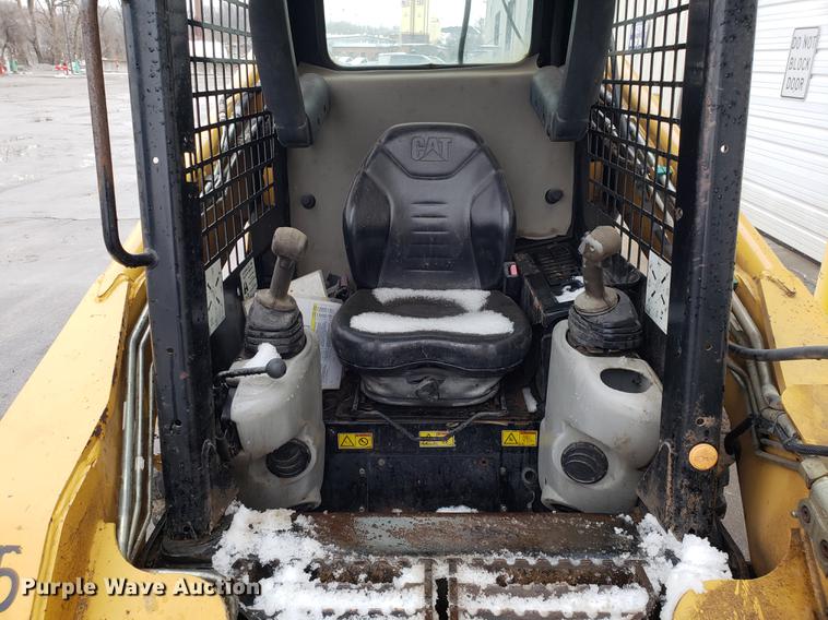 image for item AV9350 2005 Caterpillar 268B skid steer