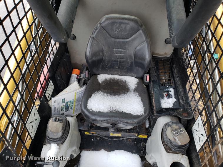 image for item AV9350 2005 Caterpillar 268B skid steer