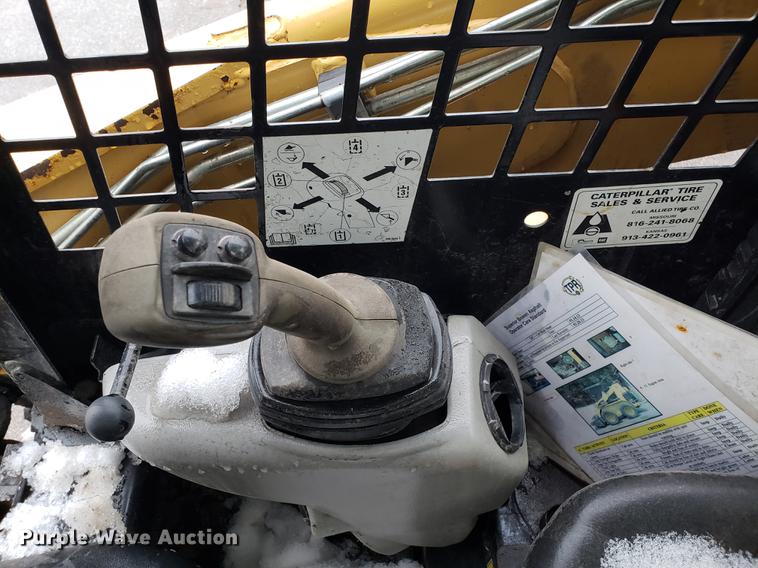 image for item AV9350 2005 Caterpillar 268B skid steer