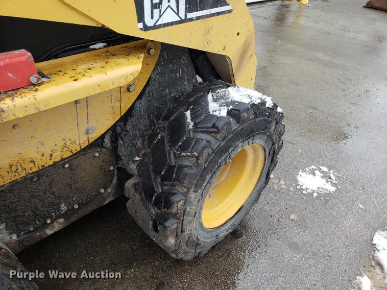 image for item AV9350 2005 Caterpillar 268B skid steer