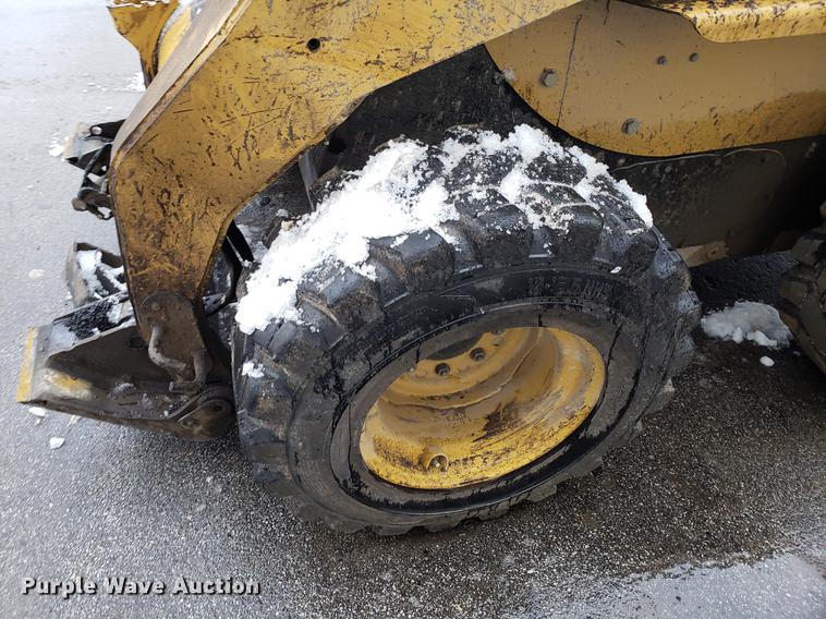 image for item AV9350 2005 Caterpillar 268B skid steer