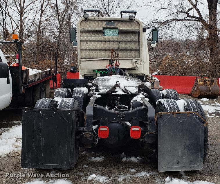 image for item AV9352 1997 Ford L9000 semi truck