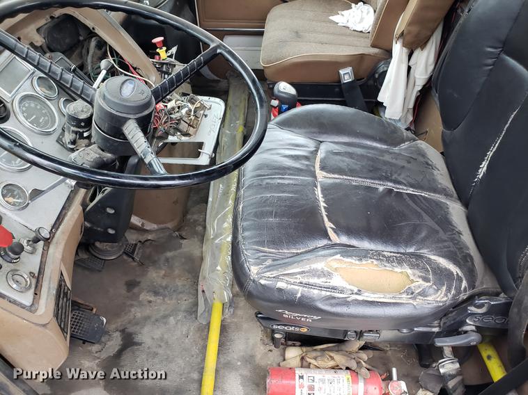 image for item AV9352 1997 Ford L9000 semi truck