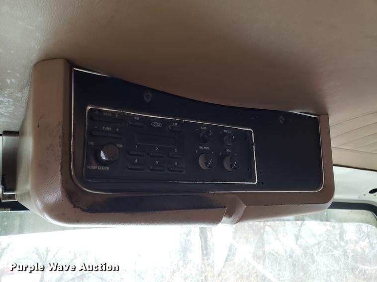 image for item AV9352 1997 Ford L9000 semi truck