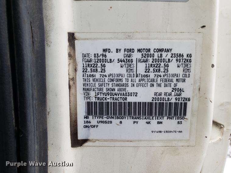 image for item AV9352 1997 Ford L9000 semi truck