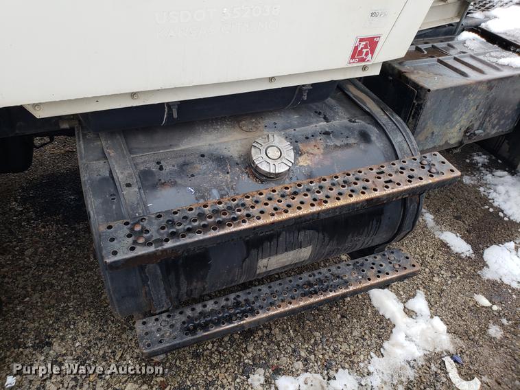 image for item AV9352 1997 Ford L9000 semi truck