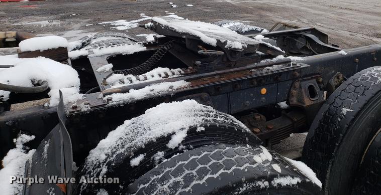 image for item AV9352 1997 Ford L9000 semi truck