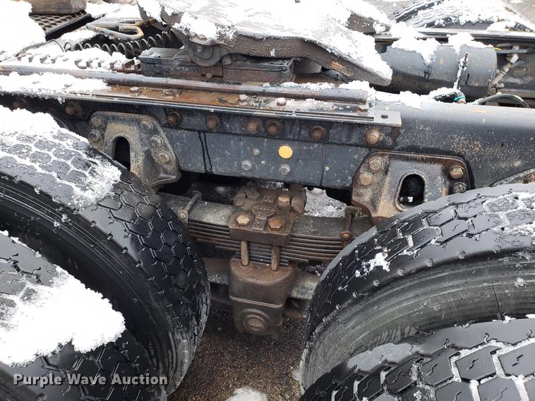 image for item AV9352 1997 Ford L9000 semi truck