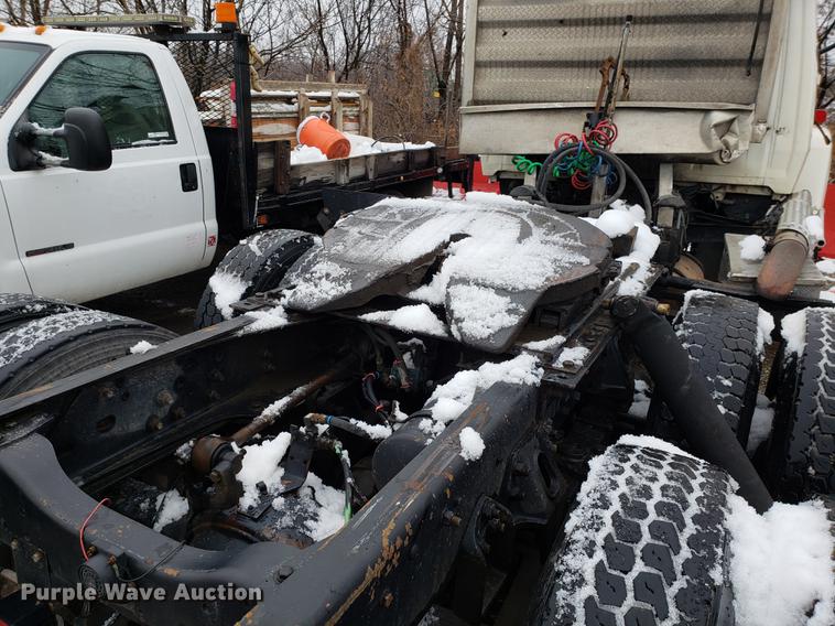 image for item AV9352 1997 Ford L9000 semi truck