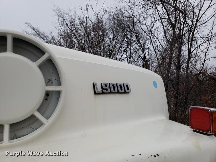 image for item AV9352 1997 Ford L9000 semi truck