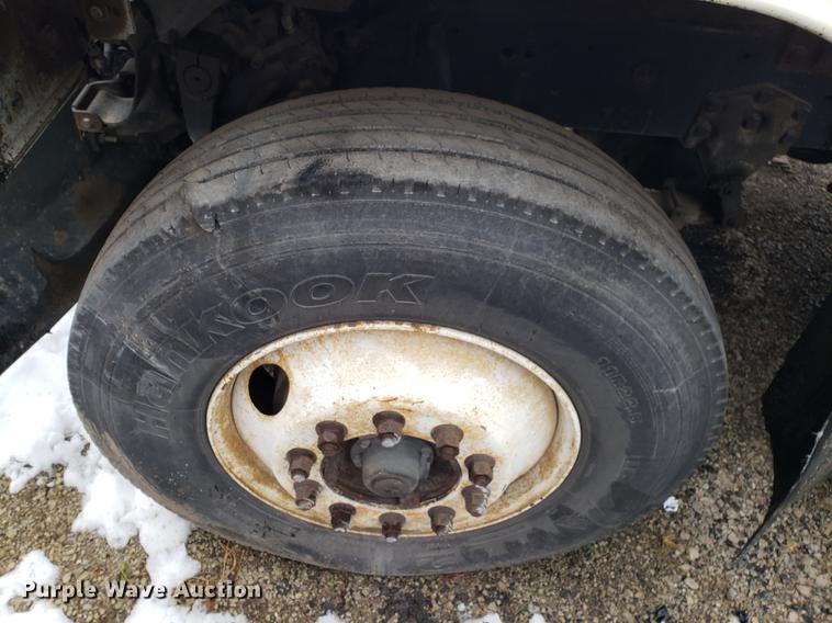 image for item AV9352 1997 Ford L9000 semi truck