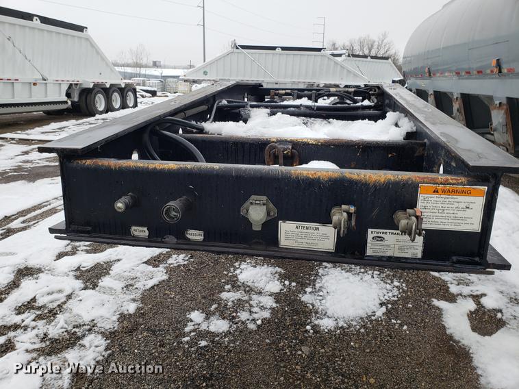 image for item AV9354 2003 Etnyre DRTNSSTD3 low boy equipment trailer