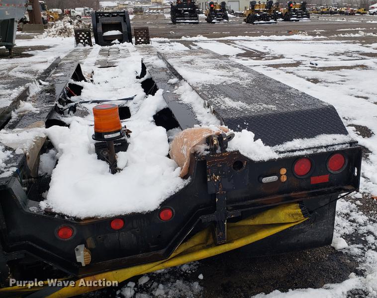 image for item AV9354 2003 Etnyre DRTNSSTD3 low boy equipment trailer