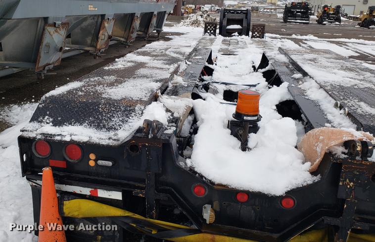 image for item AV9354 2003 Etnyre DRTNSSTD3 low boy equipment trailer
