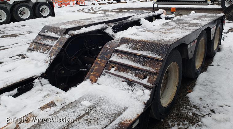 image for item AV9354 2003 Etnyre DRTNSSTD3 low boy equipment trailer