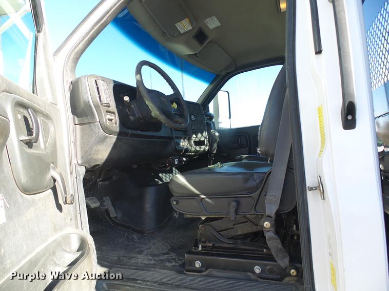 image for item DB2161 2005 GMC C7500 dump truck