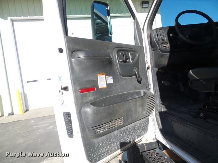 image for item DB2161 2005 GMC C7500 dump truck