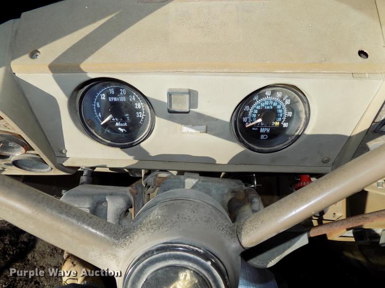 image for item DB8529 1984 Mack DM685S truck cab and chassis