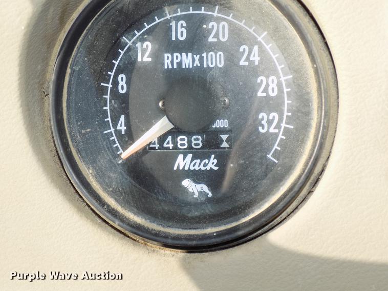 image for item DB8529 1984 Mack DM685S truck cab and chassis