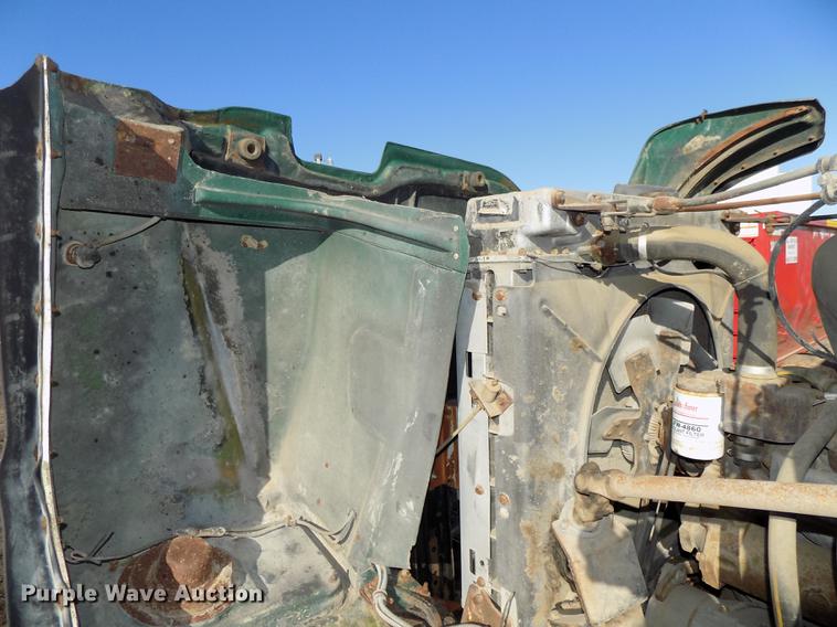 image for item DB8529 1984 Mack DM685S truck cab and chassis