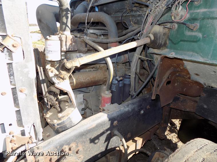 image for item DB8529 1984 Mack DM685S truck cab and chassis