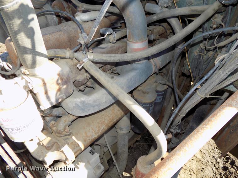 image for item DB8529 1984 Mack DM685S truck cab and chassis