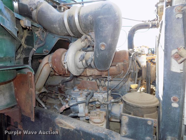 image for item DB8529 1984 Mack DM685S truck cab and chassis