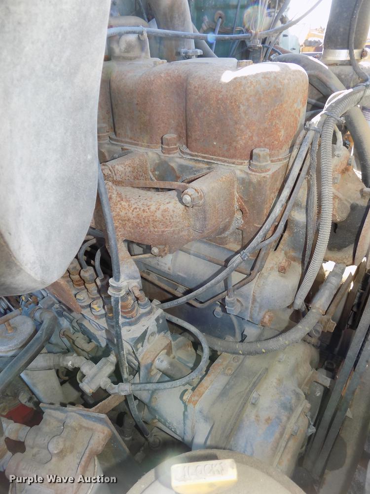 image for item DB8529 1984 Mack DM685S truck cab and chassis