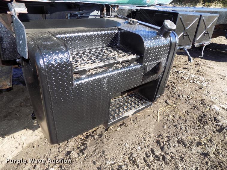 image for item DB8529 1984 Mack DM685S truck cab and chassis