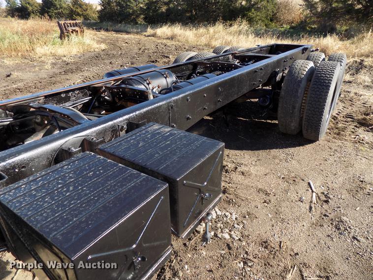 image for item DB8529 1984 Mack DM685S truck cab and chassis