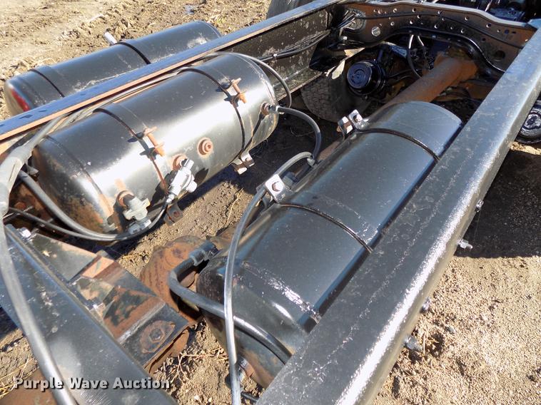 image for item DB8529 1984 Mack DM685S truck cab and chassis