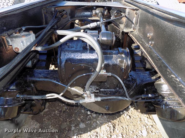 image for item DB8529 1984 Mack DM685S truck cab and chassis