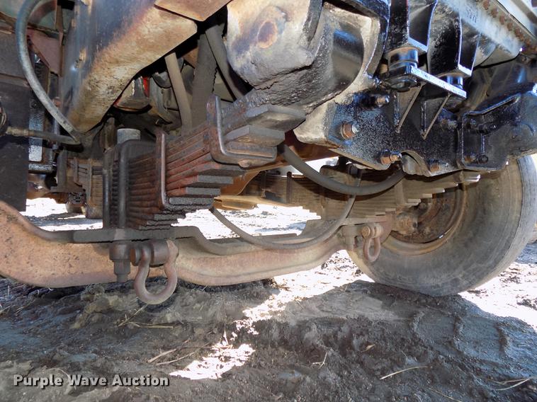 image for item DB8529 1984 Mack DM685S truck cab and chassis