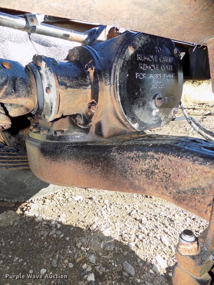 image for item DB8529 1984 Mack DM685S truck cab and chassis