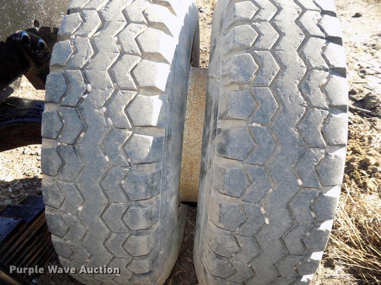 image for item DB8529 1984 Mack DM685S truck cab and chassis