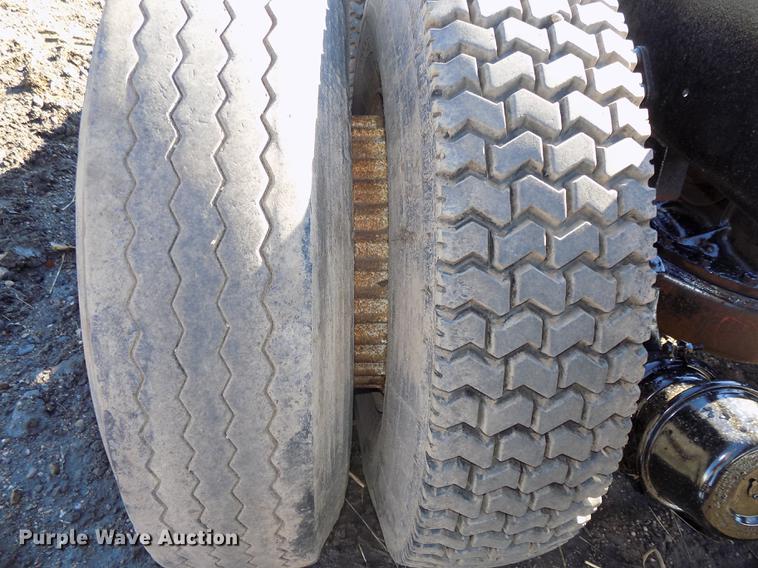 image for item DB8529 1984 Mack DM685S truck cab and chassis