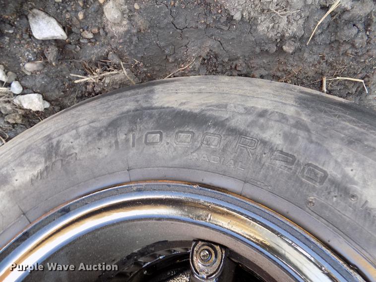 image for item DB8529 1984 Mack DM685S truck cab and chassis