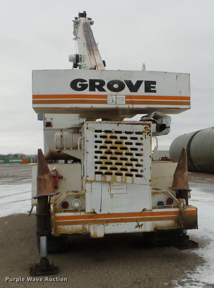image for item DC4694 1984 Grove 527.5 crane