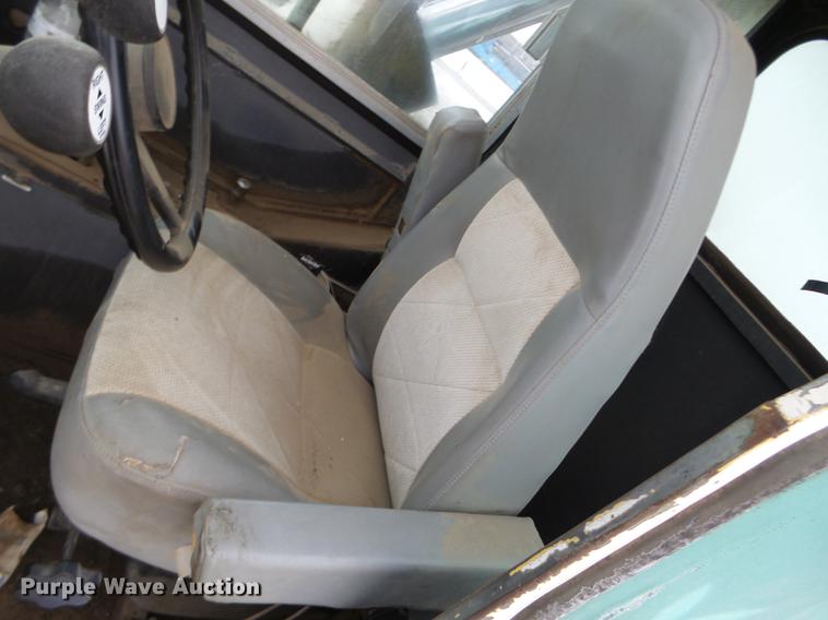 image for item DC4694 1984 Grove 527.5 crane