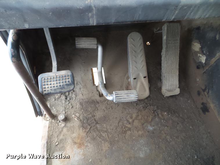 image for item DC4694 1984 Grove 527.5 crane