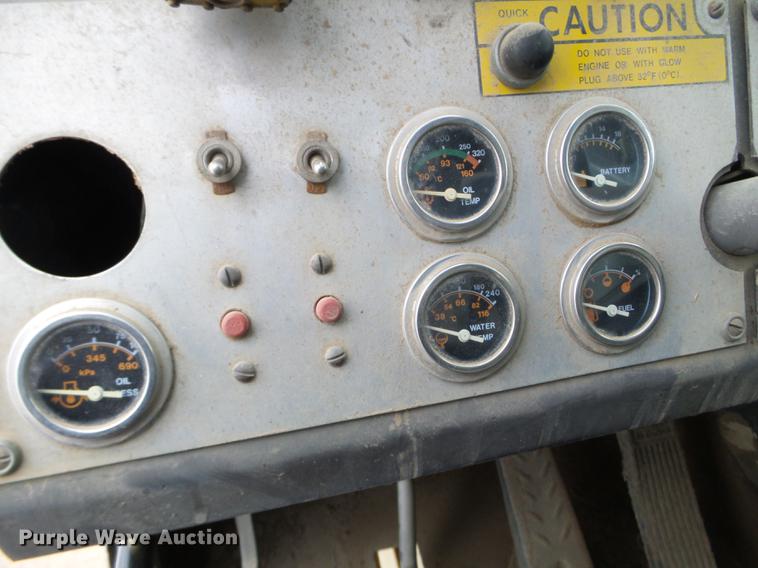 image for item DC4694 1984 Grove 527.5 crane