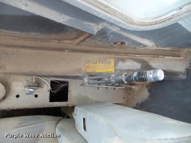 image for item DC4694 1984 Grove 527.5 crane