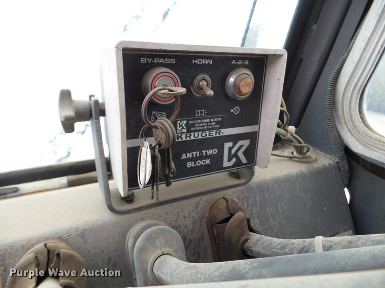 image for item DC4694 1984 Grove 527.5 crane